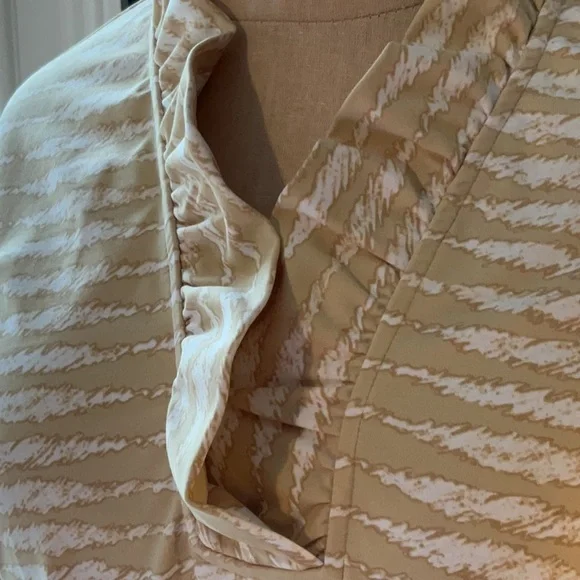 J. McLaughlin Beige and White Ruffle Collar Top - Picture 3 of 9
